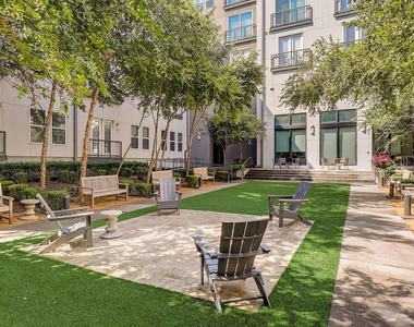 260 Davis Street - Photo Thumbnail 20