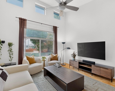 2006 Matilda Street - Photo Thumbnail 11