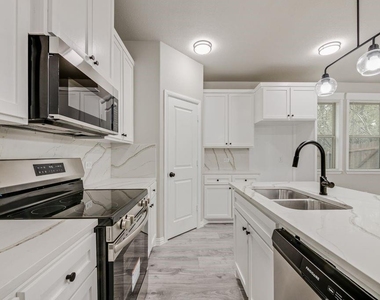 5612 Black Pine Circle - Photo Thumbnail 4