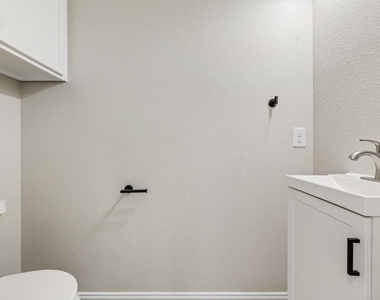 5612 Black Pine Circle - Photo Thumbnail 12
