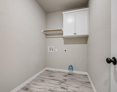 5612 Black Pine Circle - Photo Thumbnail 13