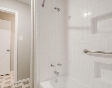 520 Pecan Acres Ct - Photo Thumbnail 8