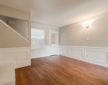 520 Pecan Acres Ct - Photo Thumbnail 2