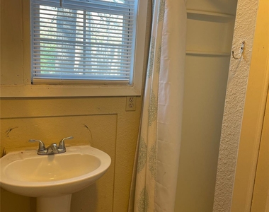 857 Vine Street - Photo Thumbnail 6