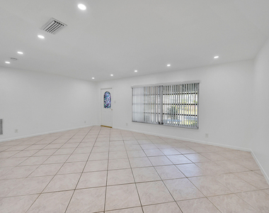 7240 Nw 8th Court - Photo Thumbnail 4