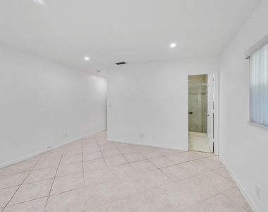 7240 Nw 8th Court - Photo Thumbnail 17