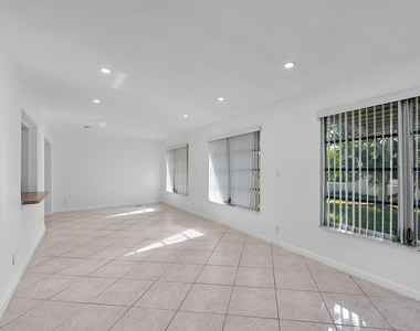 7240 Nw 8th Court - Photo Thumbnail 10