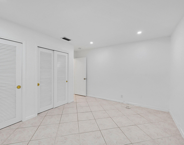 7240 Nw 8th Court - Photo Thumbnail 13