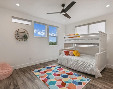 2427 Vagas Street - Photo Thumbnail 26