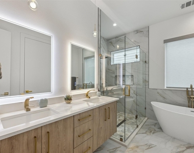 2427 Vagas Street - Photo Thumbnail 16