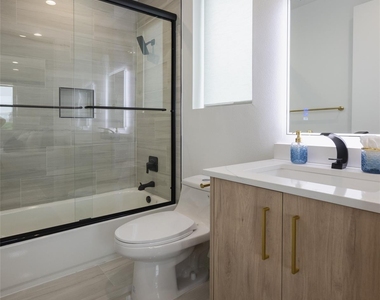 2427 Vagas Street - Photo Thumbnail 23