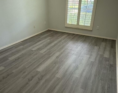 1307 Capstan Drive - Photo Thumbnail 6