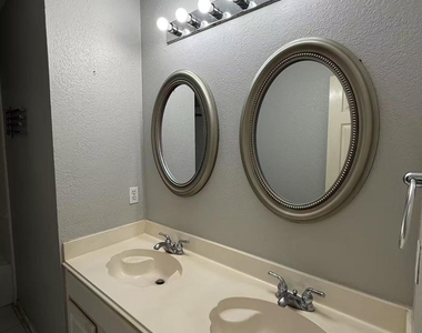 1307 Capstan Drive - Photo Thumbnail 2
