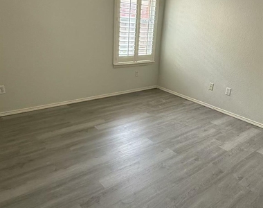 1307 Capstan Drive - Photo Thumbnail 8