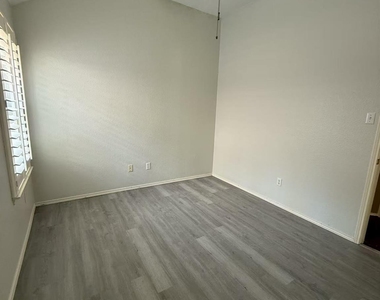 1307 Capstan Drive - Photo Thumbnail 7
