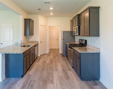 1825 Fergus Drive - Photo Thumbnail 12