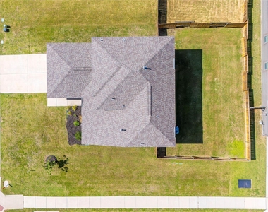 1825 Fergus Drive - Photo Thumbnail 3