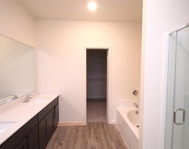 1825 Fergus Drive - Photo Thumbnail 21