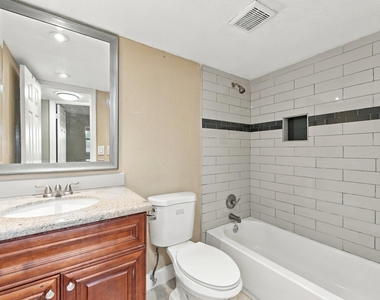 8285 Sunrise Lakes Boulevard - Photo Thumbnail 18