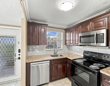 8285 Sunrise Lakes Boulevard - Photo Thumbnail 10