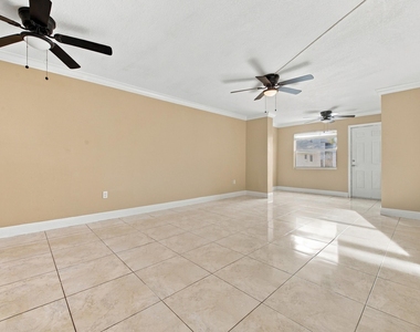 8285 Sunrise Lakes Boulevard - Photo Thumbnail 4