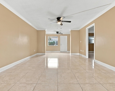 8285 Sunrise Lakes Boulevard - Photo Thumbnail 6