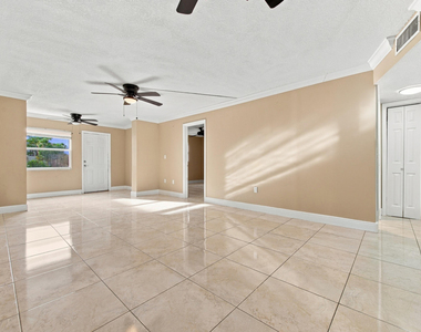 8285 Sunrise Lakes Boulevard - Photo Thumbnail 3