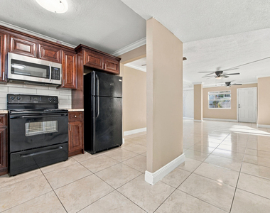 8285 Sunrise Lakes Boulevard - Photo Thumbnail 8