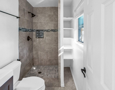 6503 Flamingo Road - Photo Thumbnail 17