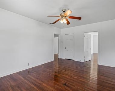 720 E Walnut Street - Photo Thumbnail 8