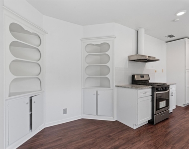720 E Walnut Street - Photo Thumbnail 16