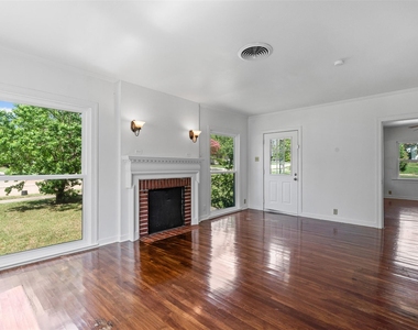 720 E Walnut Street - Photo Thumbnail 3