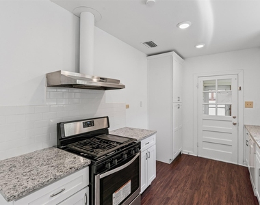 720 E Walnut Street - Photo Thumbnail 20