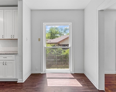 720 E Walnut Street - Photo Thumbnail 19