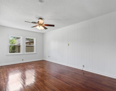 720 E Walnut Street - Photo Thumbnail 21