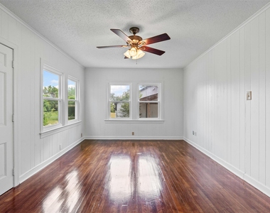 720 E Walnut Street - Photo Thumbnail 22