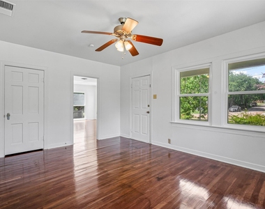 720 E Walnut Street - Photo Thumbnail 7