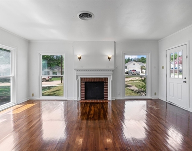720 E Walnut Street - Photo Thumbnail 10