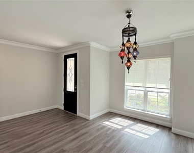315 Chandan Way - Photo Thumbnail 8
