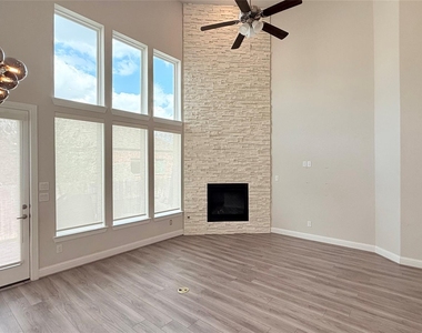 315 Chandan Way - Photo Thumbnail 6