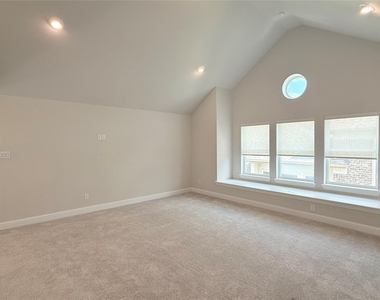 315 Chandan Way - Photo Thumbnail 11