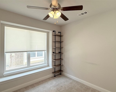 315 Chandan Way - Photo Thumbnail 14