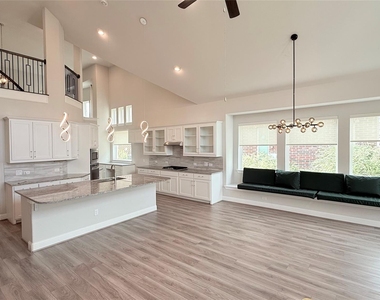 315 Chandan Way - Photo Thumbnail 4