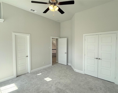315 Chandan Way - Photo Thumbnail 13