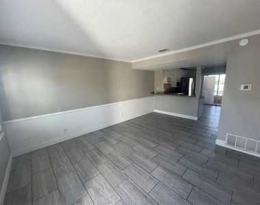 115 W Doyle Street - Photo Thumbnail 2