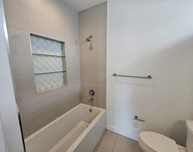 4215 Roseland Avenue - Photo Thumbnail 24