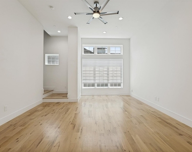 1910 Caddo Street - Photo Thumbnail 6