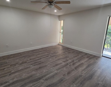 2421 N 40th Avenue - Photo Thumbnail 19