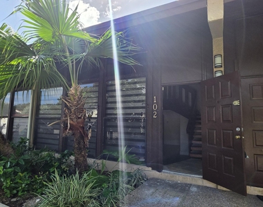 2421 N 40th Avenue - Photo Thumbnail 1