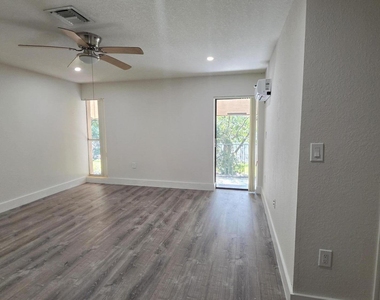 2421 N 40th Avenue - Photo Thumbnail 17